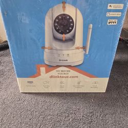 D-Link Full HD Pan & Tilt Smart Wi-Fi Indoor Security Camera, Pan/Tilt/Zoom Function