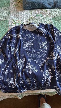 Ladies small T shirt Navy with white flowers