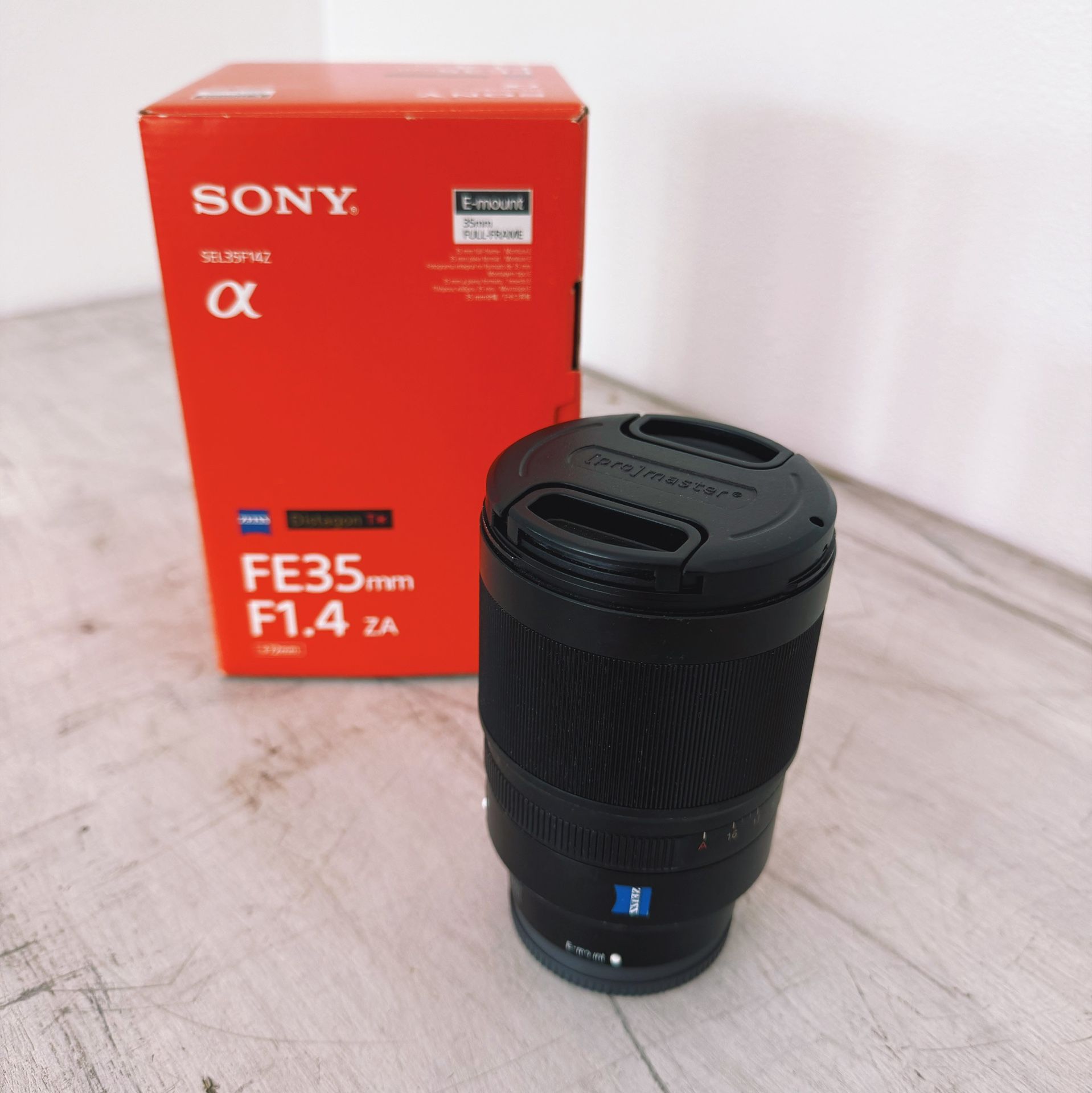 Sony Distagon Zeiss T* FE 35mm f/1.4 ZA E-Mount Lens
