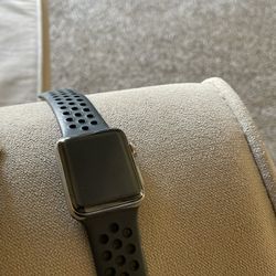 Apple Watch Gen 2 With Charger