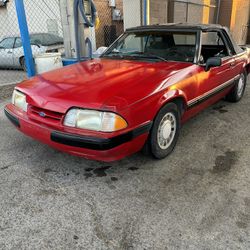 1990 Ford Mustang