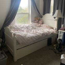 Twin Size Wooden White Trundle Bed