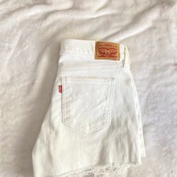 White Mid Rise Levi’s Shorts 