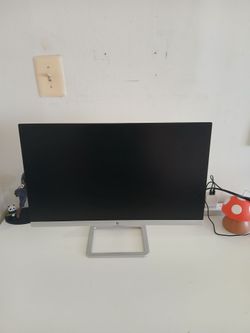 First come first pick up!
HP monitor 24" IPS.
HDMI and VGA.
BLUE LIGHT FILTER!!!
Speaker embedded!!!!!!
All frame! Super slim!
Incredible quality!
Inc