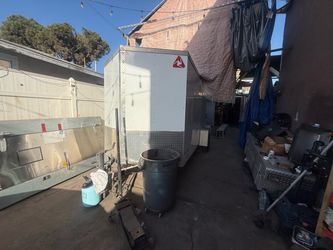 Toy hauler camper trailer