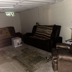 LOTS AND LOTS OF FURNITURE! NEED GONE! 