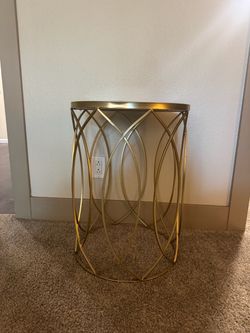 Good symmetric side table
