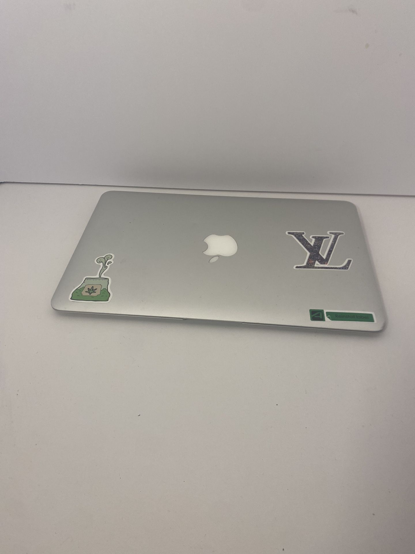 Apple MacBook Air 11.6-Inch Core i5 1.6GHz 4GB RAM 128GB 
