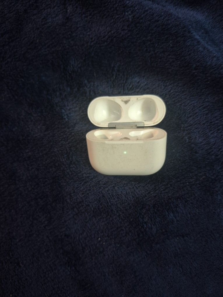 🔌 Apple AirPods Pro 2nd Gen Charging Case – Model A2566 – $45 OBO