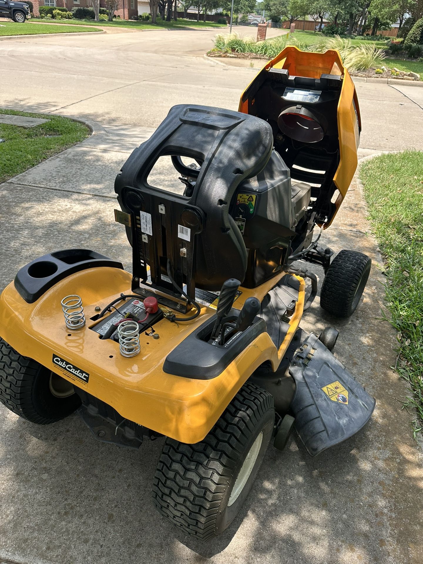 Cub Caset Ride On Lawn Mower