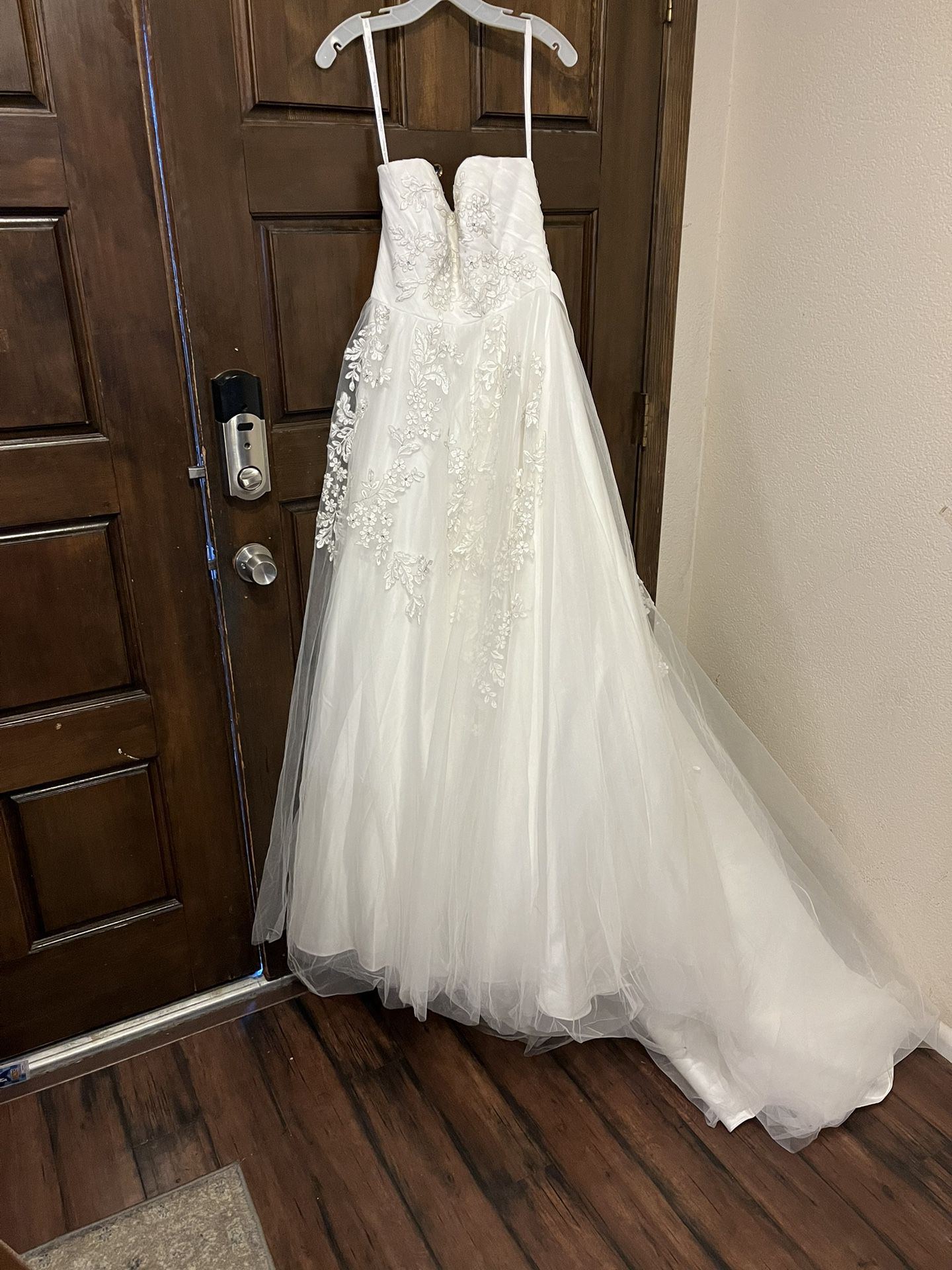 Strapless Tulle Size 6 Soft White Wedding Gown