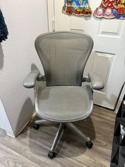 Herman Miller Aeron Office Chair ( SIZE B ) FULLY  LOADED !!