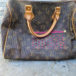     The product shown is a pre-owned Louis Vuitton Limit. 