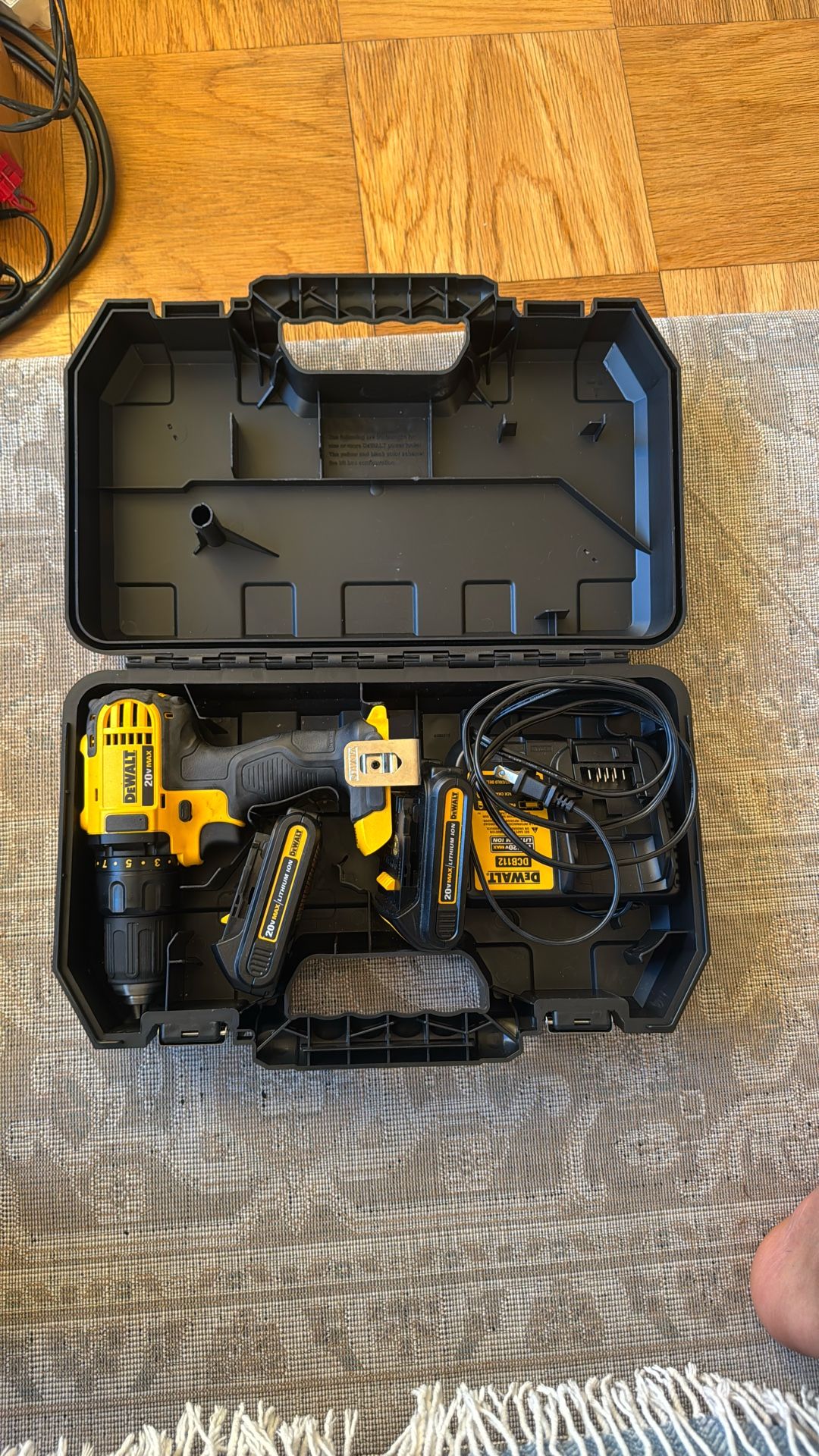 DEWALT DCD780 20V MAX Speed 1/2 Cordless Drill Driver w/ 2 battery's and charger