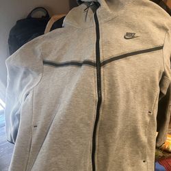 Nike Tech Size Medium Can Trade