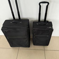 Tumi Luggage Set