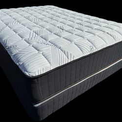 Queen Royal Bamboo supreme mattress and Boxspring!