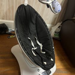 4 Moms Swing 