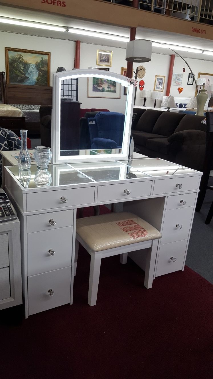 HOMCOM Vanity Table Set with Stool, LED Mirror and Storage  Vanity, stool and mirror with LED lighting