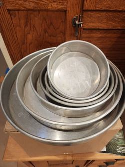 Professional Round Cake Pan Set.  For wedding/ special occasion or every day baking. Six cake pan set.