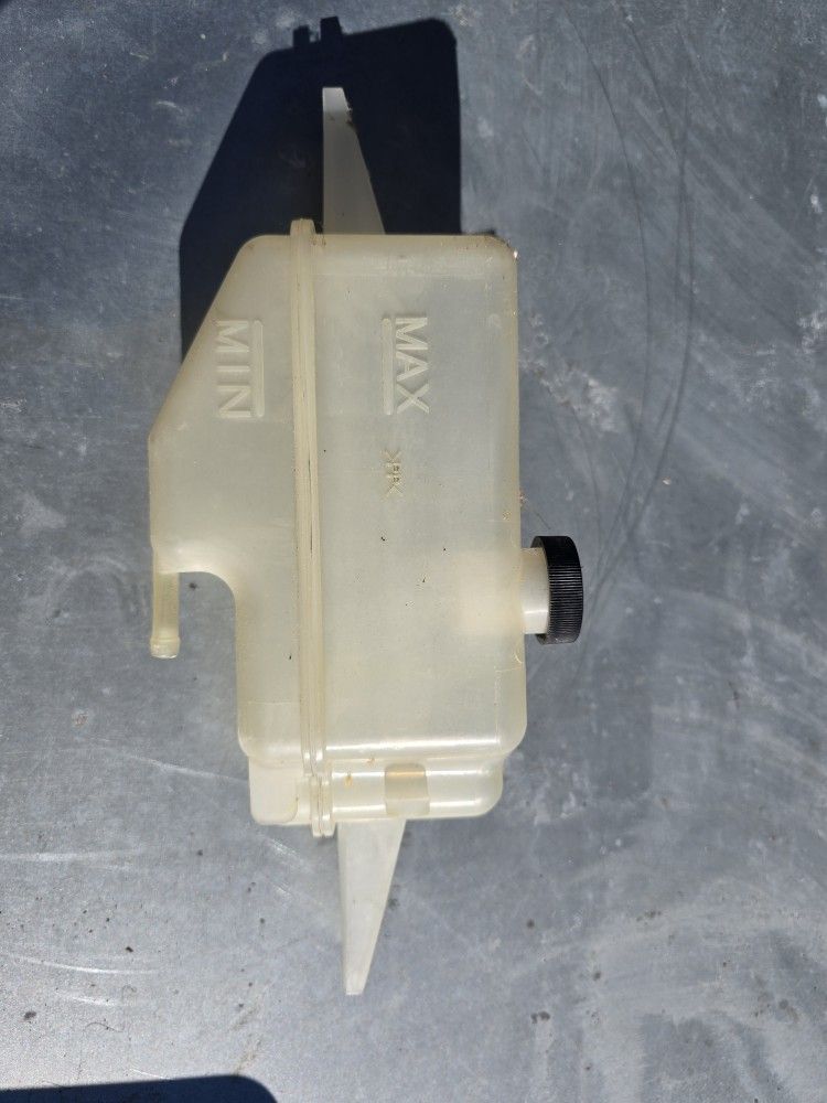 Infiniti Q50 water Coolant Tank 