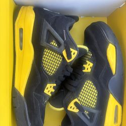 Jordan 4s Thunder