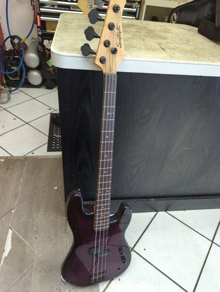 Sawtooth Bass Guitar