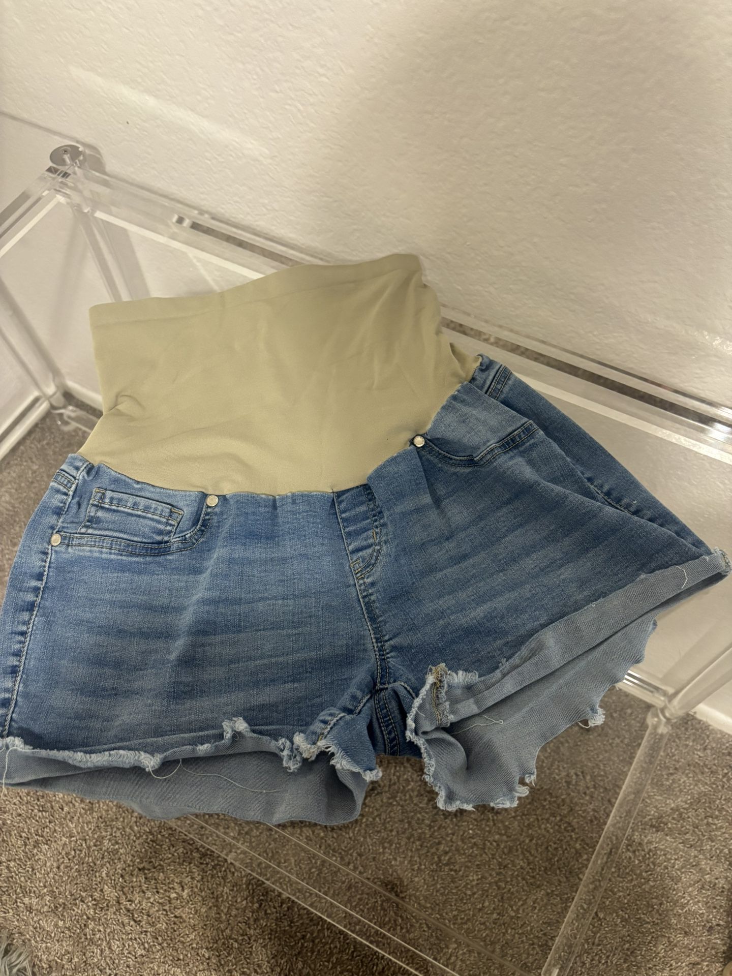 Levi's maternity shorts Size XL Stretch