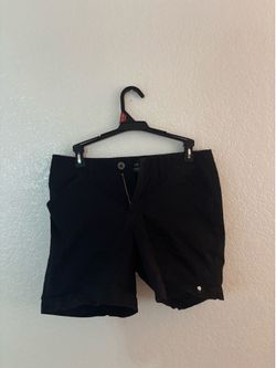 Women’s size 6 chino shorts