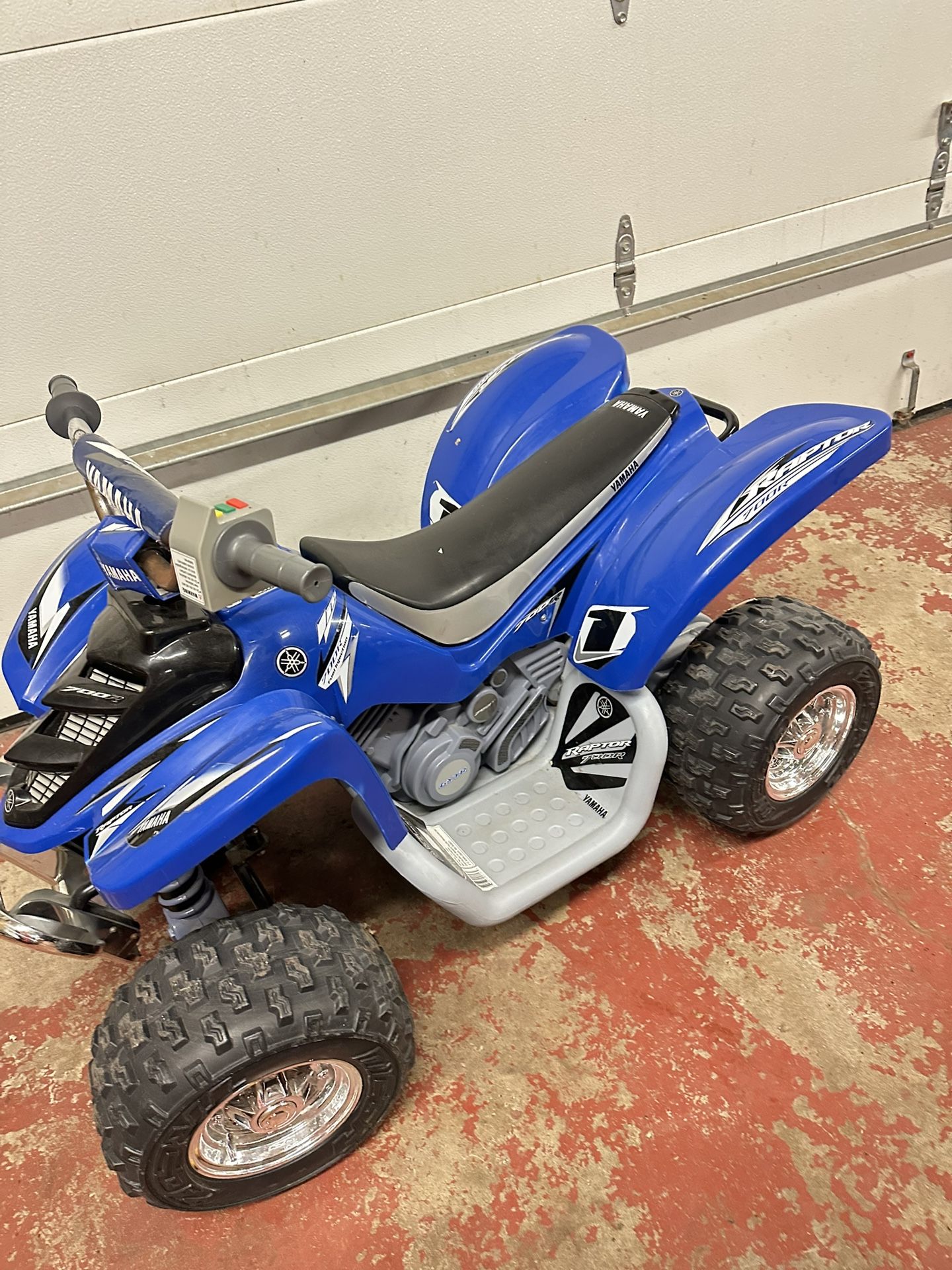 Yamaha Raptor 4 Wheeler Quad Blue Power Wheels New Battery