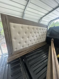 🛏️ King Size Upholstered Bed – Headboard 