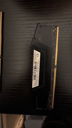 DDR4-3200 16Gx2.  Gskill, RipJaws V