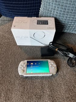 PSP 3000 Glacier White With Games