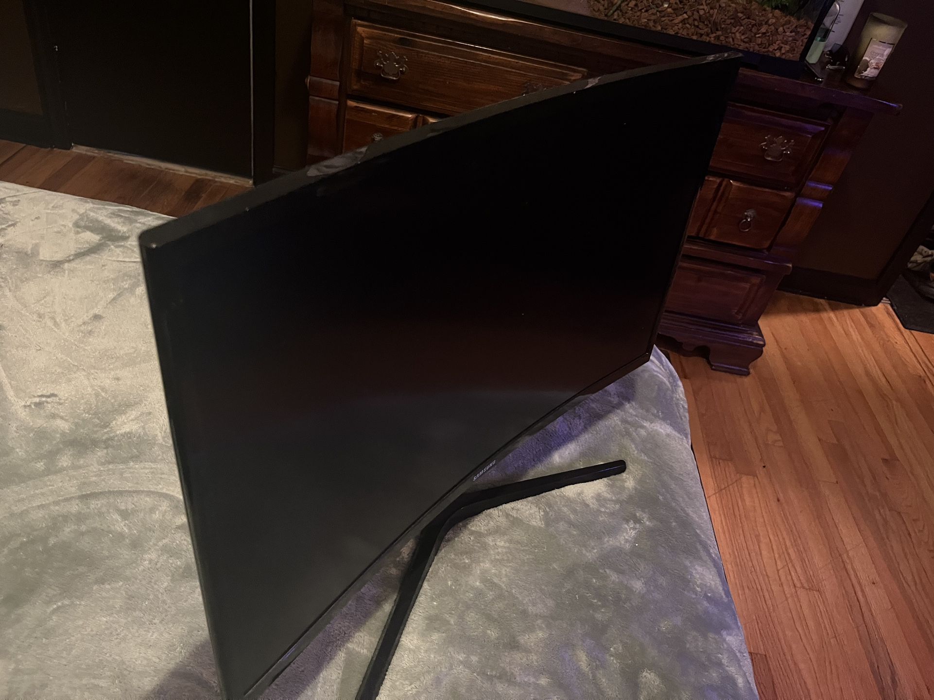 28” Curved Samsung Monitor 