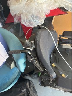 Motor wheelchair