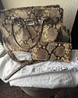 MK purse and wallet