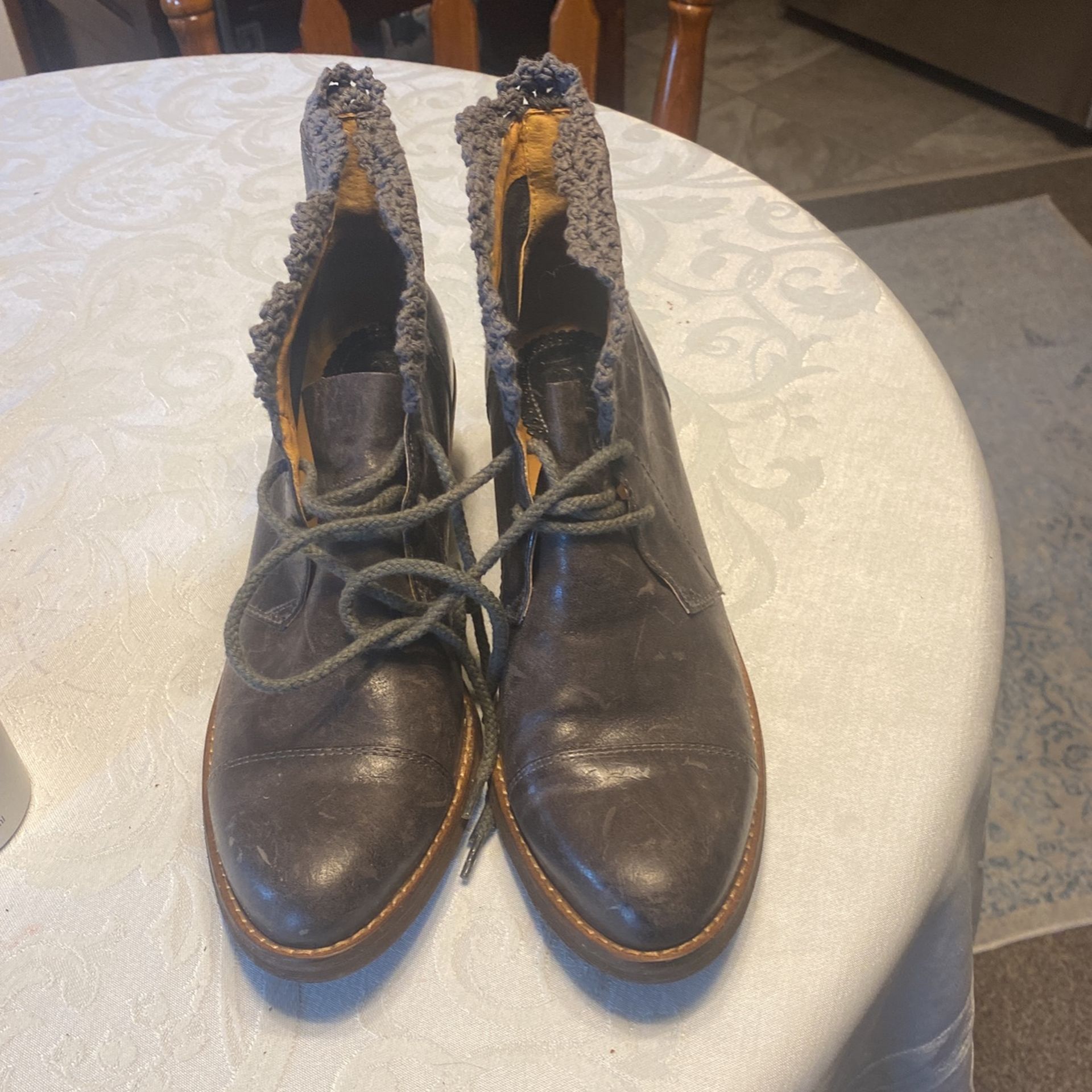 Woman's shoe boots size 1/2 from Von Maur 100% Italian leather