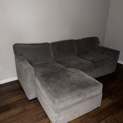 Living Spaces Full Size Pullout Sleeper Sofa