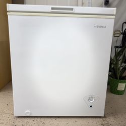 Insignia  7 Cu. Ft. Chest Freezer, White
