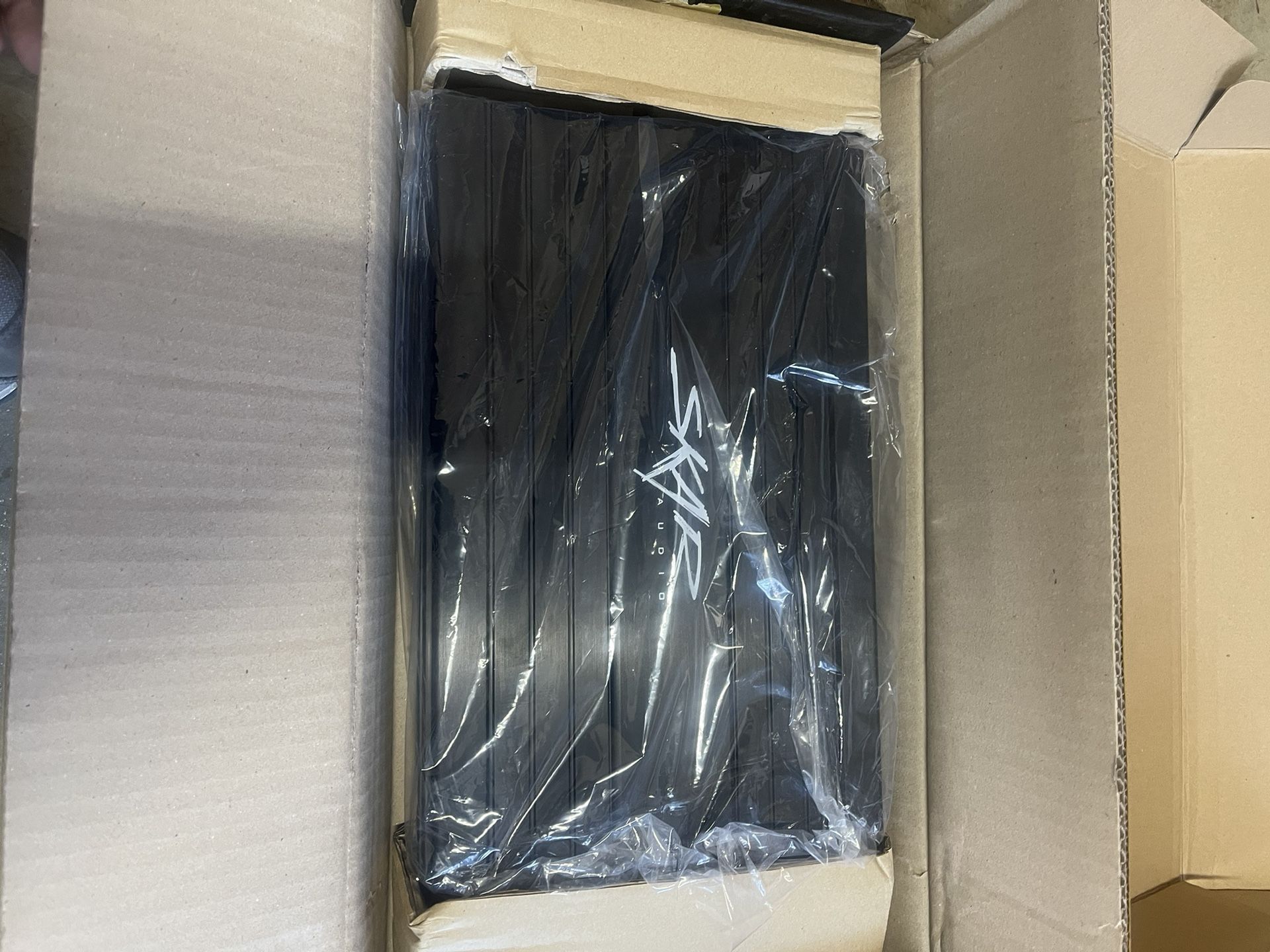 Like New The Skar Audio SKv2-1500.1D