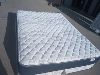 Queen mattress and box spring 🚚🚚 Free delivery