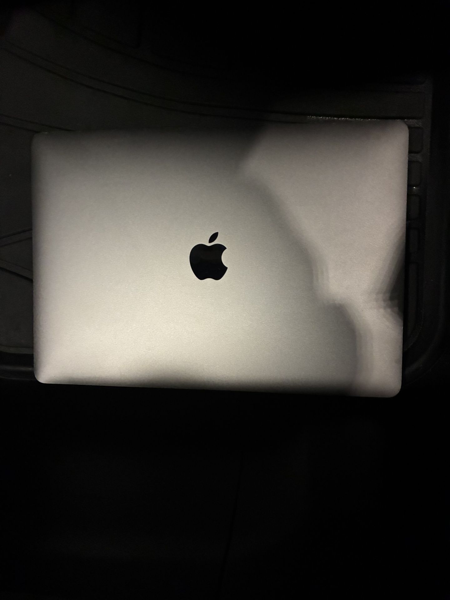 MacBook Pro 13in Touchbar w/mouse-keyboard