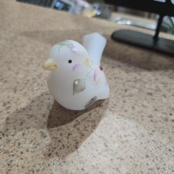 Fenton "Twinkle Bird" figurine from the "DewDrops" collection. 