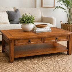🔥 Solid Wood Coffee Table w/ Storage – Excellent Condition 🔥