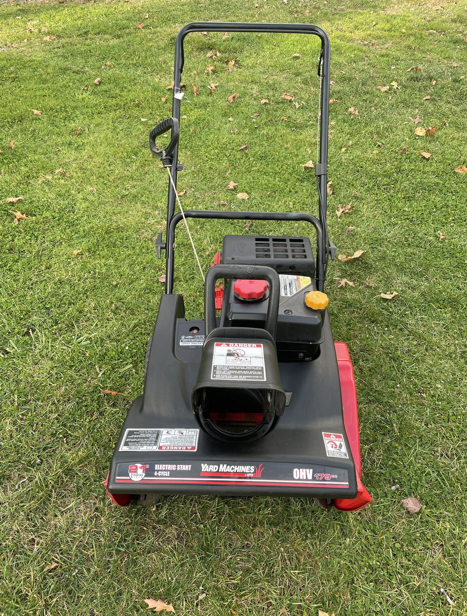 YARDS MACHINE SNOWBLOWER