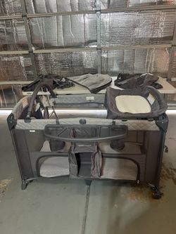 !!! 4 In 1 BASSINET!! LIKE NEW!!!