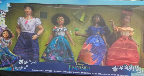 Disney Store Encanto Deluxe Doll Gift Set, featuring characters Luisa, Mirabel, Isabela, and Dolores.