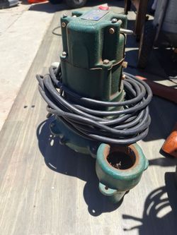 ZOELLER CO SUBMERSIBLE  PUMP