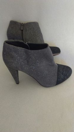 Vince Camuto Amoby2 leather black and grey silver Sparkle ankle zip up boots size 6.5