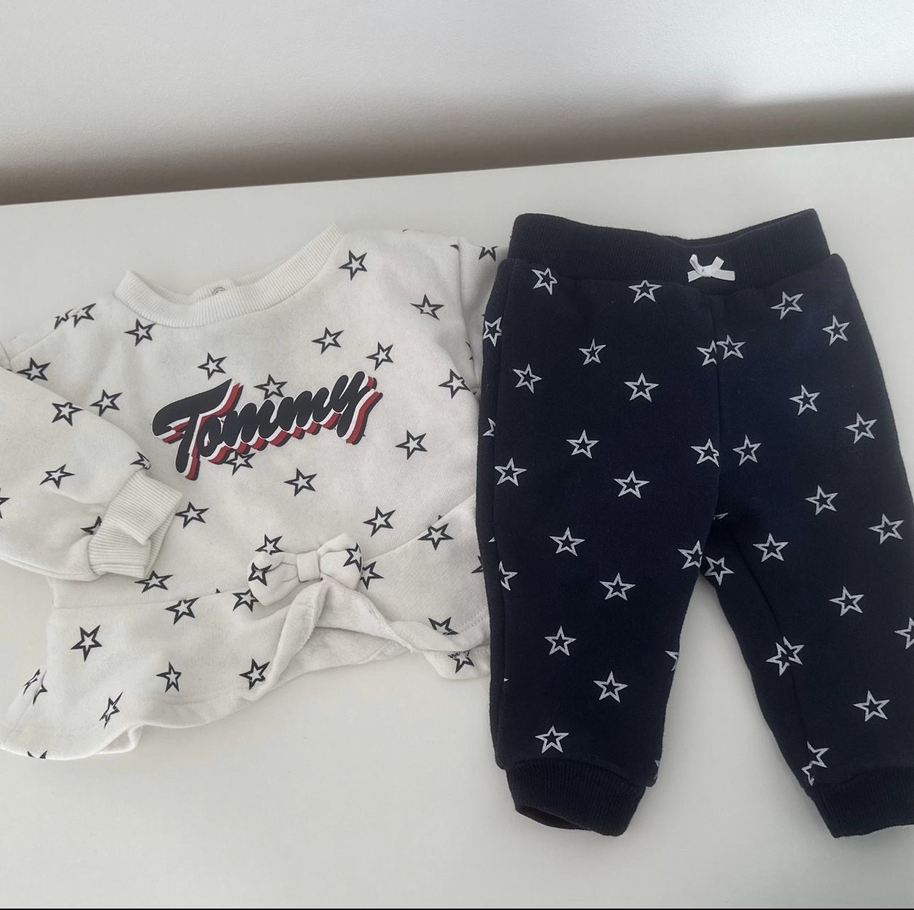 TOMMY HILFIGER BABY OUTFIT 6-9 MONTHS